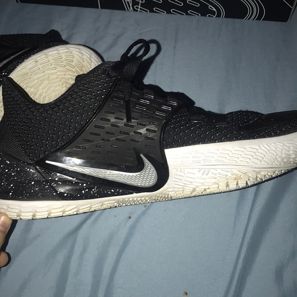 Nike Kyrie Low 2 - Picture 5 of 8